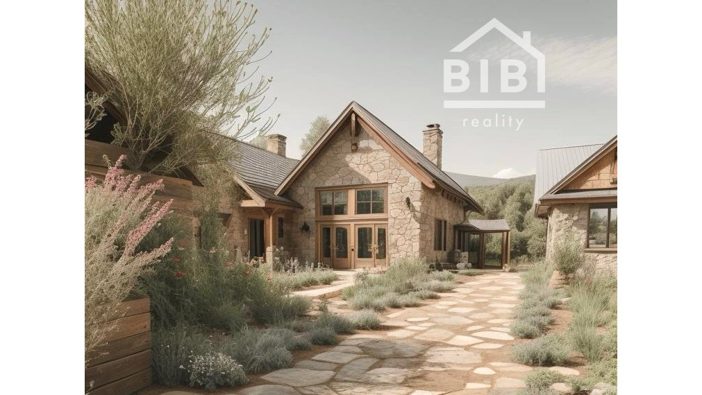 REZERVOVANÉ PREDAJ pozemok so starším domom, Ostrov