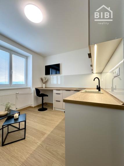 PREDAJ Exkluzívny byt, garsónka NMnV so záhradkou, kompletná rek.