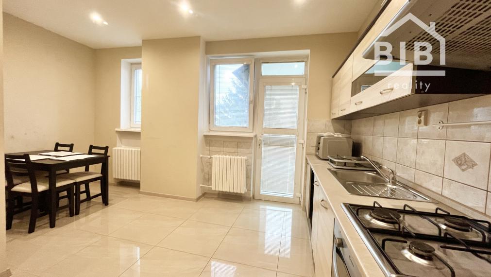 PREDAJ priestranný 4-izbový byt Pieštany - Nálepkova