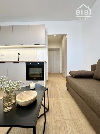 PREDAJ Exkluzívny byt, garsónka NMnV so záhradkou, kompletná rek.