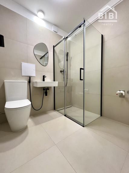 *REZERVOVANÉ*Exkluzívny byt, garsónka NMnV so záhradkou, kompletná rek.