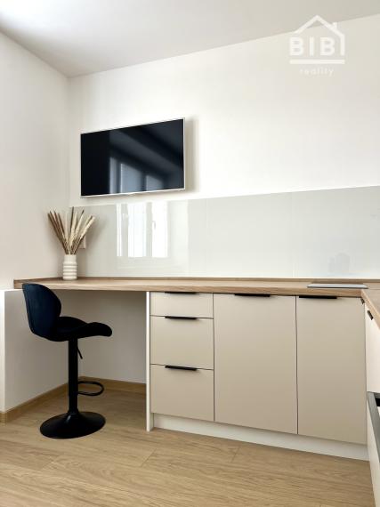 Exkluzívny byt, garsónka NMnV so záhradkou, kompletná rek.