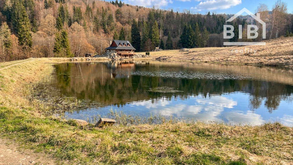 PREDAJ Chata s jazerom a pozemkami 121 000 m2