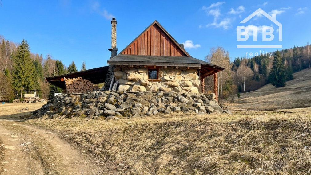 PREDAJ Chata s jazerom a pozemkami 121 000 m2