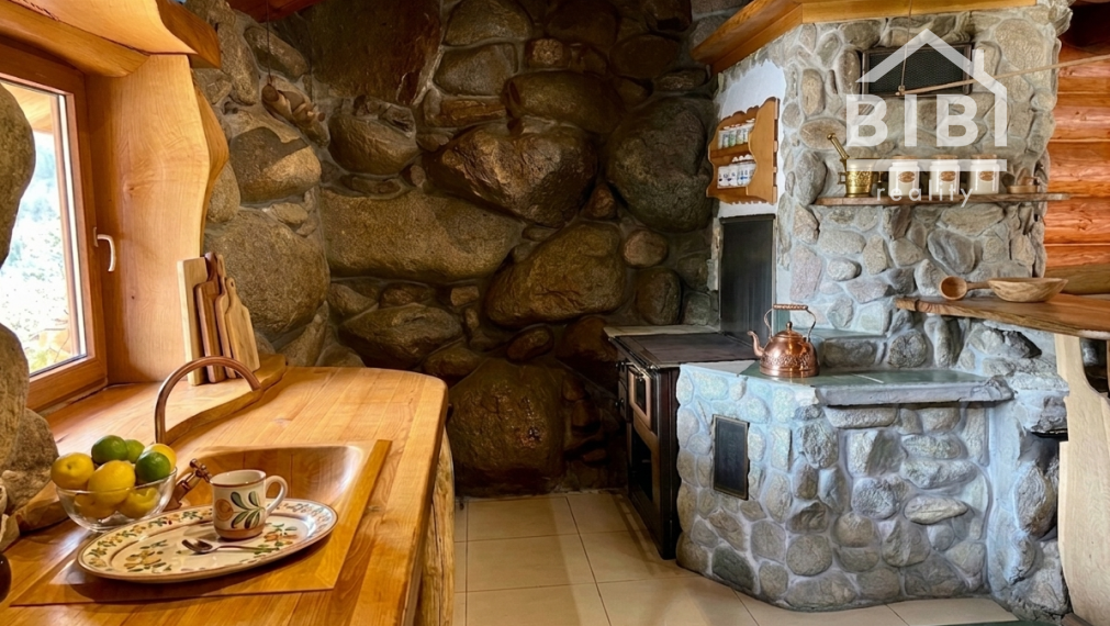 PREDAJ Chata s jazerom a pozemkami 121 000 m2