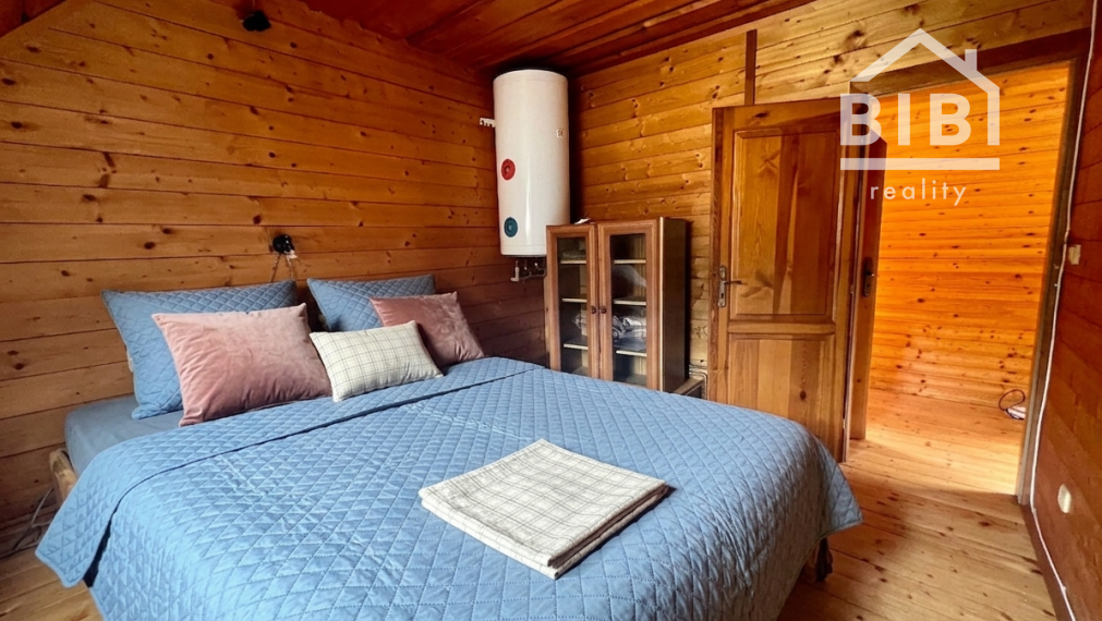 PREDAJ Chata s jazerom a pozemkami 121 000 m2