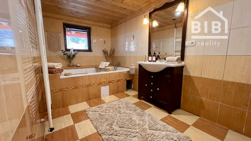 PREDAJ Chata s jazerom a pozemkami 121 000 m2