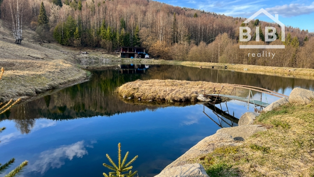 PREDAJ Chata s jazerom a pozemkami 121 000 m2