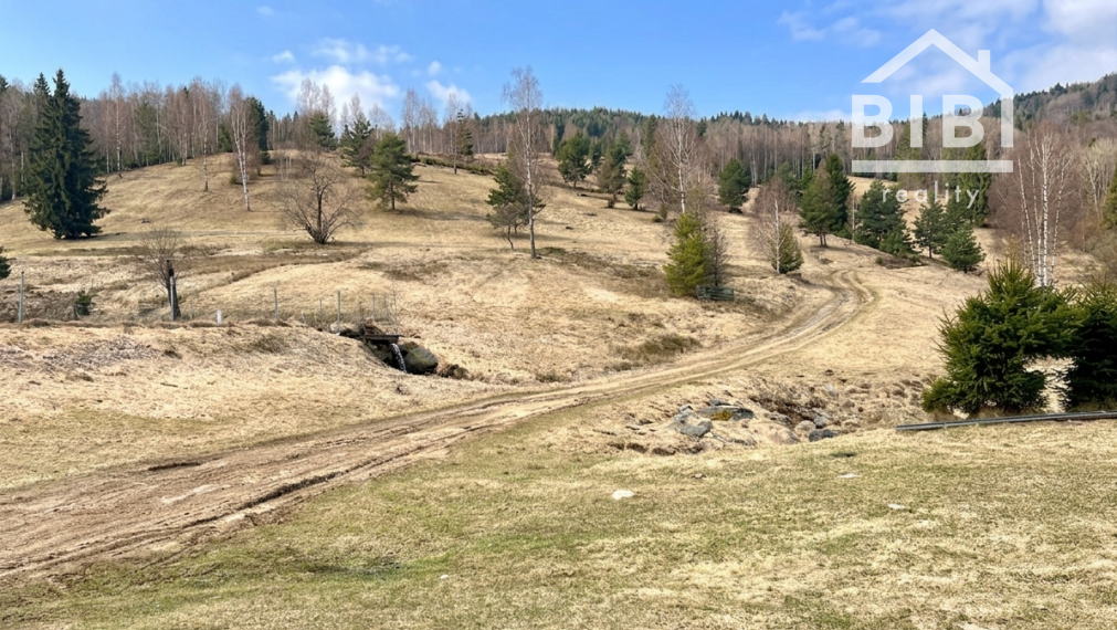 PREDAJ Chata s jazerom a pozemkami 121 000 m2