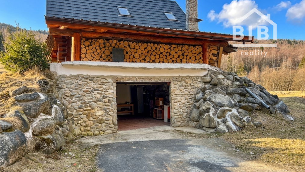 PREDAJ Chata s jazerom a pozemkami 121 000 m2