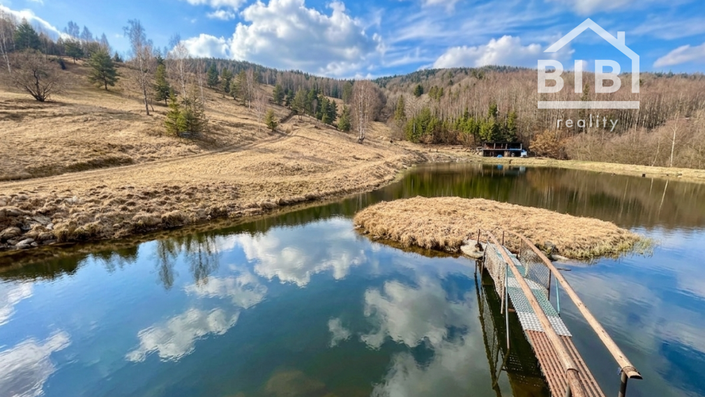 PREDAJ Chata s jazerom a pozemkami 121 000 m2