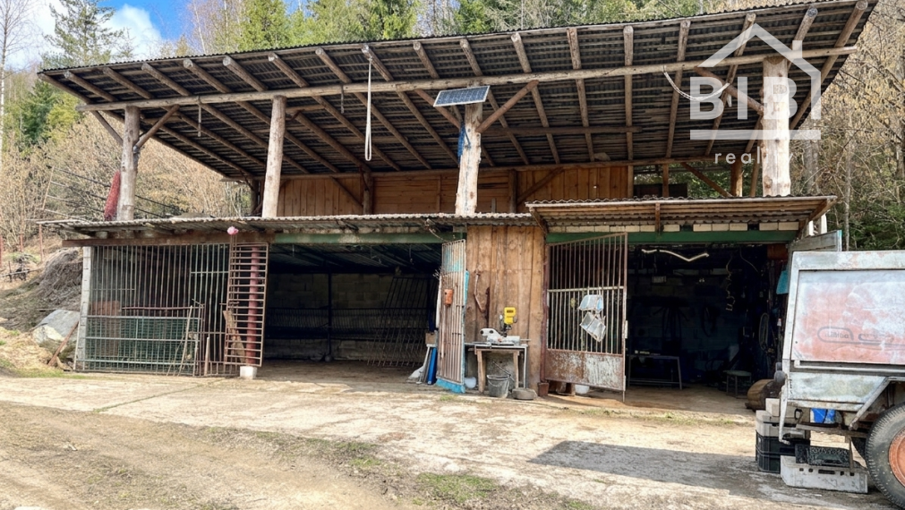 PREDAJ Chata s jazerom a pozemkami 121 000 m2