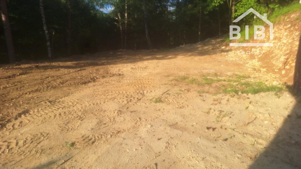 PREDAJ stavebný pozemok Omšenie