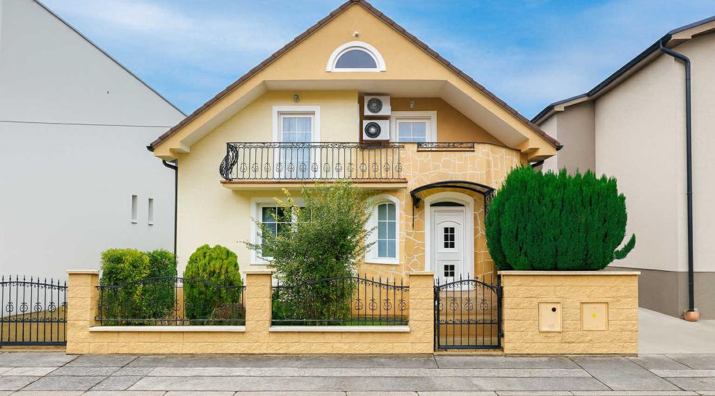 PREDAJ 7-izbový rodinný dom Piešťany - Floreát