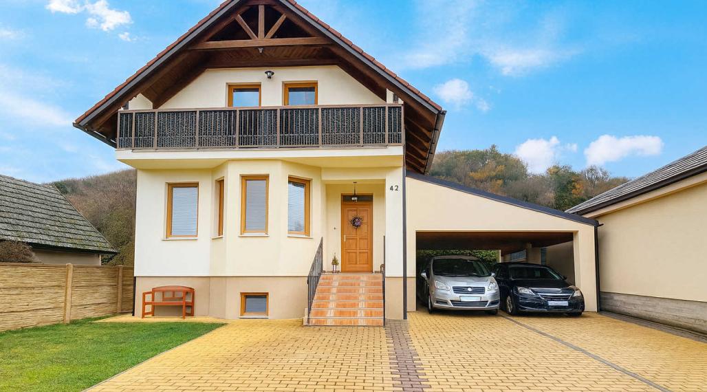 PREDAJ priestranný 4-izbový rodinný dom, Sokolovce