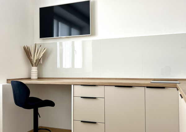 PREDAJ Exkluzívny byt, MnV so záhradkou, kompletná rek.