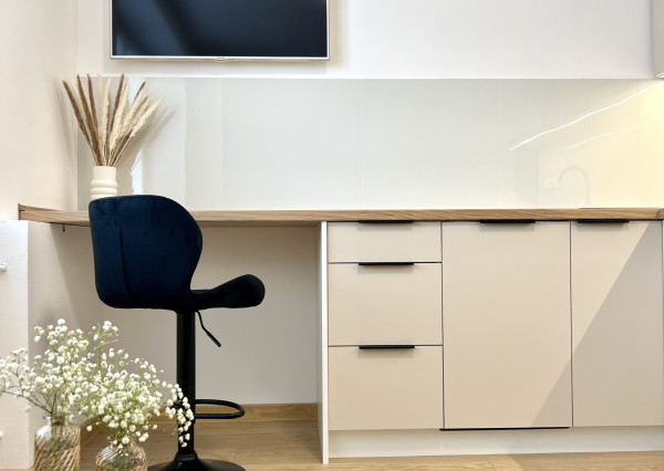 *REZERVOVANÉ*Exkluzívny byt, garsónka NMnV so záhradkou, kompletná rek.