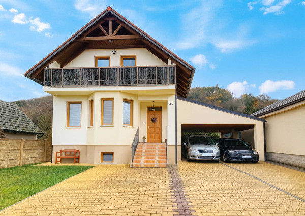 PREDAJ priestranný 4-izbový rodinný dom, Sokolovce