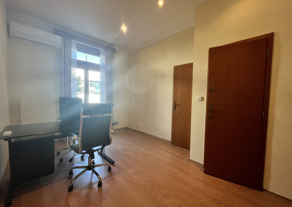 PRENÁJOM Kancelárske priestory, Piešťany - centrum