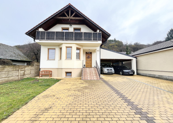 PREDAJ priestranný 4-izbový rodinný dom, Sokolovce