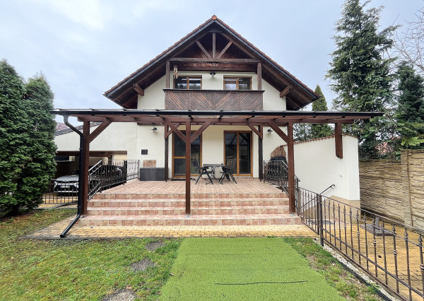 PREDAJ priestranný 4-izbový rodinný dom, Sokolovce