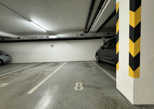 PREDAJ Garážové parkovacie miesto Piešťany Gallery Q8