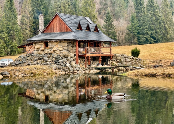 PREDAJ Chata s jazerom a pozemkami 121 000 m2