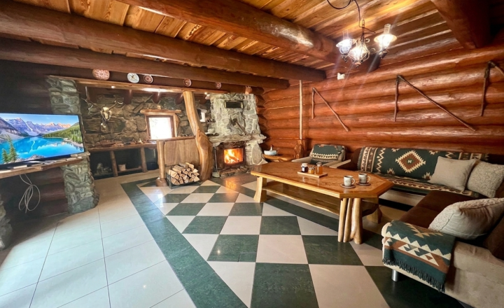 *REZERVOVANÉ* Chata s jazerom a pozemkami 121 000 m2 - fotografia 8
