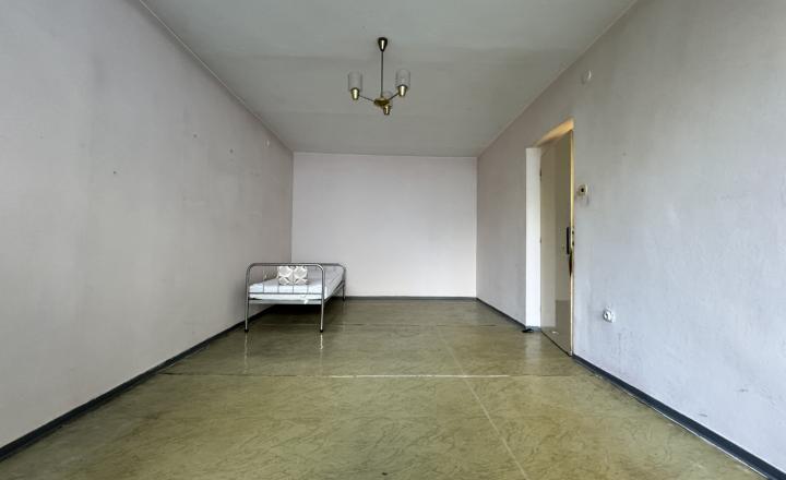 PREDAJ 2-izbový byt - Banka - fotografia 1