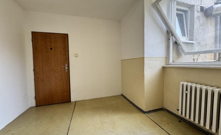 PREDAJ 2-izbový byt - Banka - fotografia 6
