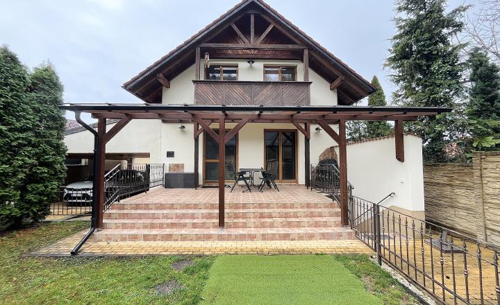 PREDAJ priestranný 4-izbový rodinný dom, Sokolovce - fotografia 1