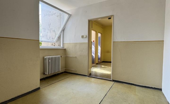 PREDAJ 2-izbový byt - Banka - fotografia 7