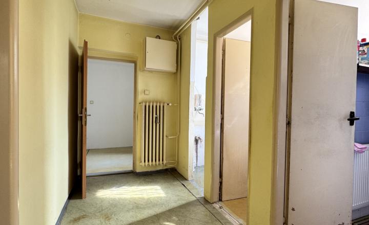 PREDAJ 2-izbový byt - Banka - fotografia 8