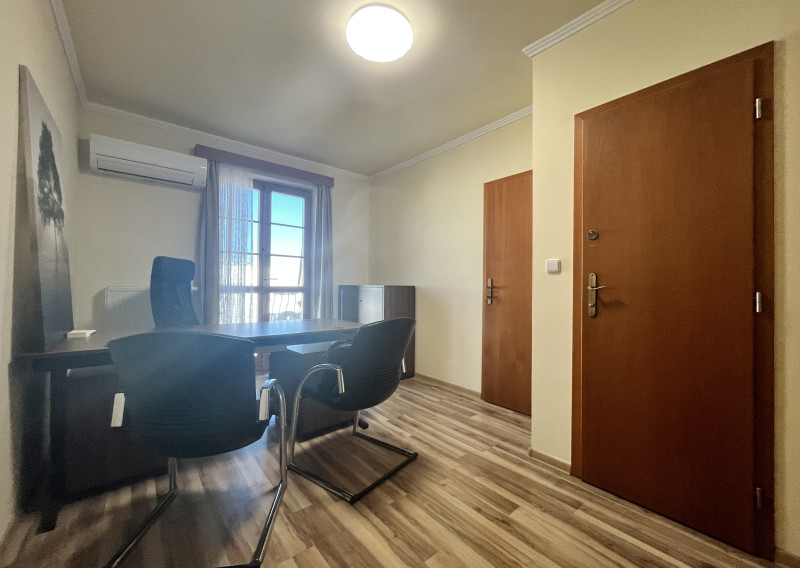 PRENÁJOM Kancelárske priestory, Piešťany - centrum - fotografia 1