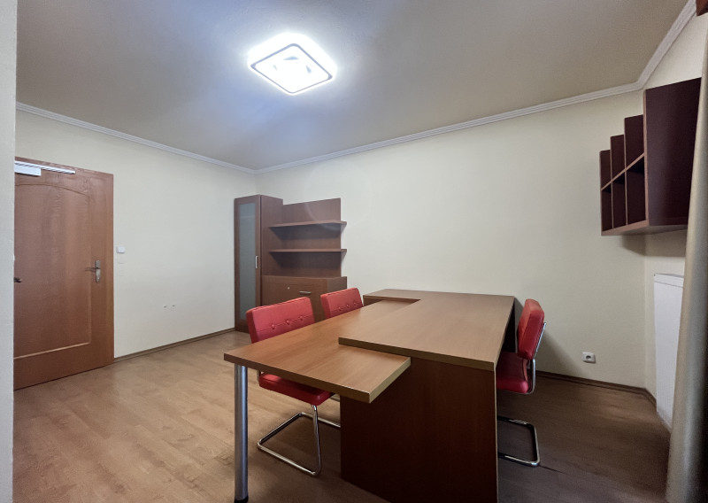PRENÁJOM Kancelárske priestory, Piešťany - centrum - fotografia 3