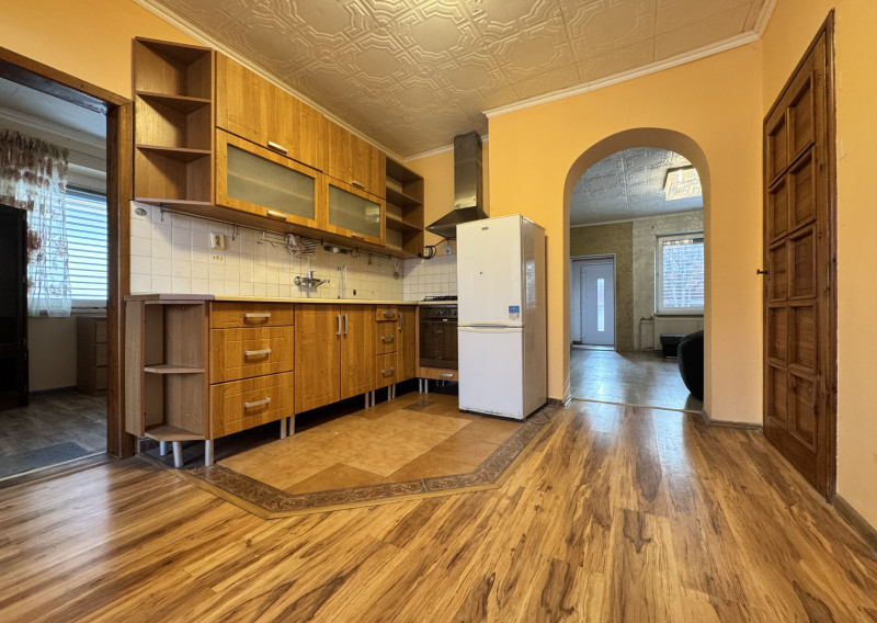 PREDAJ rodinný dom Banka - fotografia 3